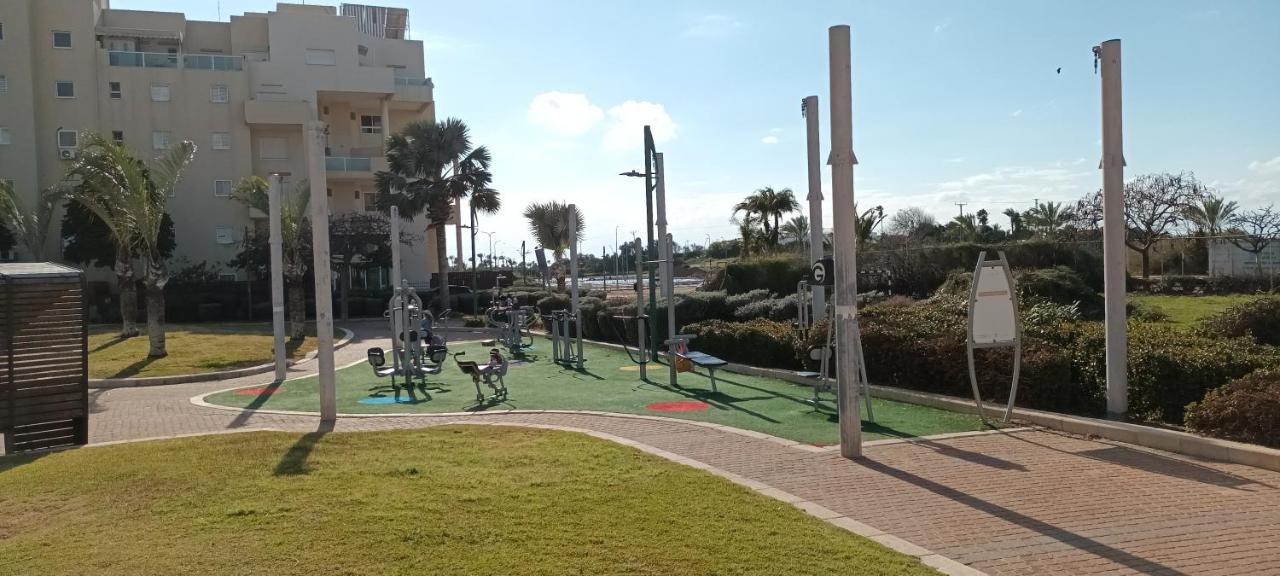 Beach Suite Israel- Private Jacuzzi Garden Suite & Gym, 3 Min Walk To Beach ביץ סוייט ישראל- ג'קוזי פרטי בגינה 3 דקות הליכה לים וחדר כושר Ashkelon Exteriör bild