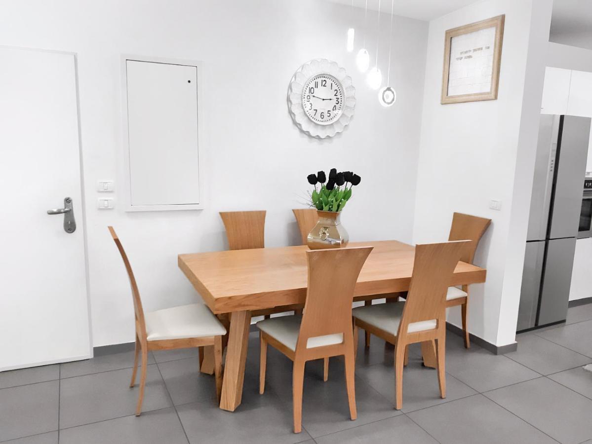 Beach Suite Israel- Private Jacuzzi Garden Suite & Gym, 3 Min Walk To Beach ביץ סוייט ישראל- ג'קוזי פרטי בגינה 3 דקות הליכה לים וחדר כושר Ashkelon Exteriör bild