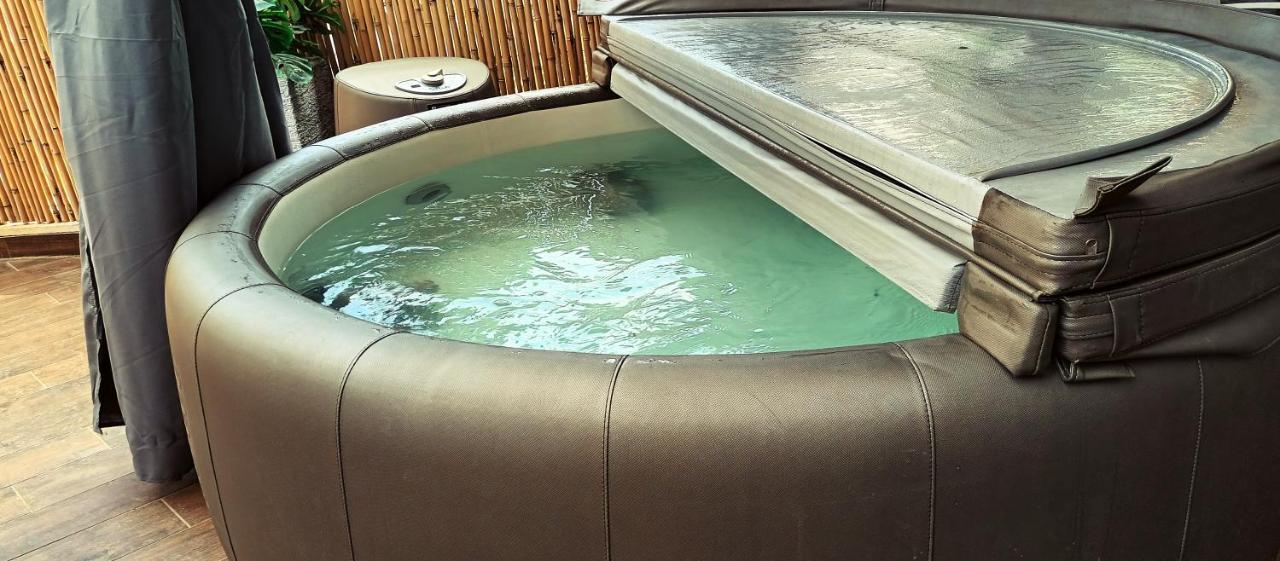 Beach Suite Israel- Private Jacuzzi Garden Suite & Gym, 3 Min Walk To Beach ביץ סוייט ישראל- ג'קוזי פרטי בגינה 3 דקות הליכה לים וחדר כושר Ashkelon Exteriör bild